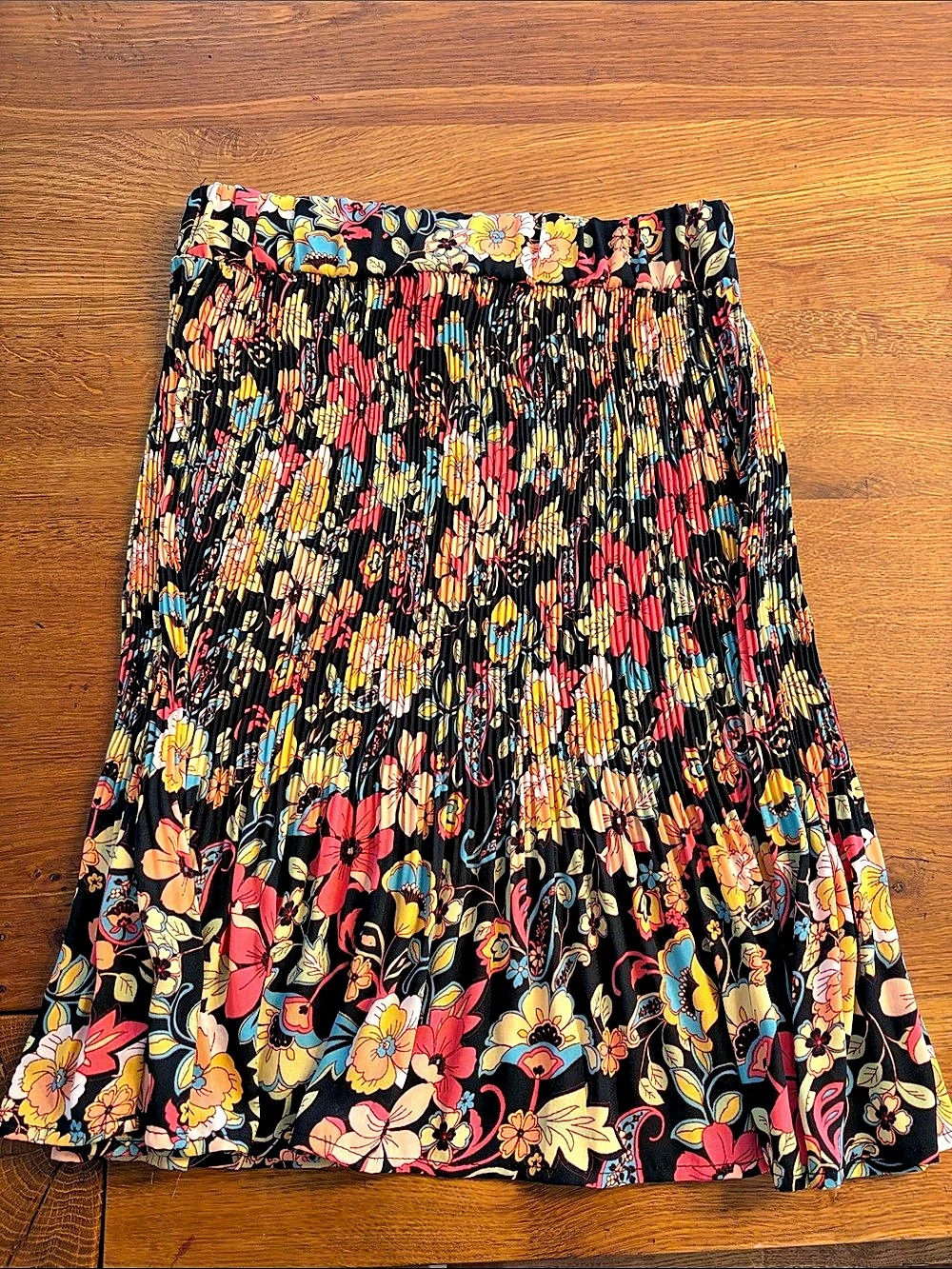 Status by Chenault Floral Midi Skirt in Black & Multicolor Size 8